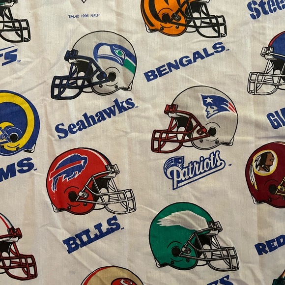 Vintage NFL Football Teams Spell Out Shield Twin Size Flat Bed Sheet 1995 - Picture 9 of 10